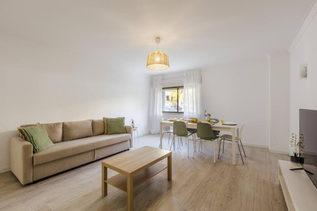 Apartment Comfort & Convenience In Massama Queluz