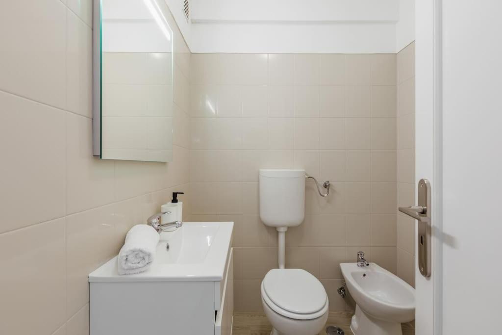Comfort & Convenience In Massama Apartment Queluz