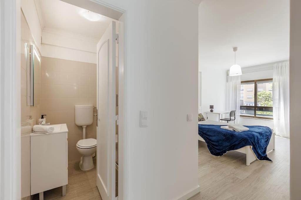 Comfort & Convenience In Massama Apartment Queluz