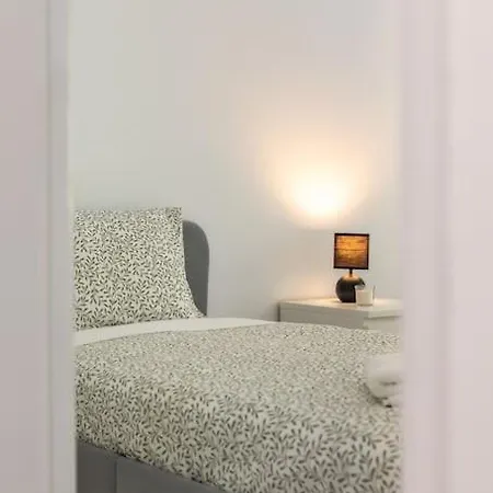 Comfort & Convenience In Central Massama Queluz Exterior photo