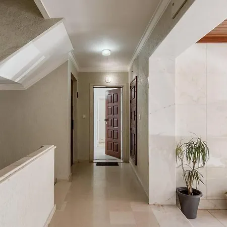 Comfort & Convenience In Central Massama Queluz Exterior photo